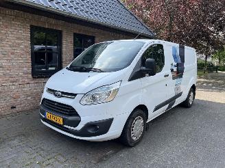 damaged commercial vehicles Ford Transit Custom 290 2.2 TDCI L2H1 AIRCO 2015/9