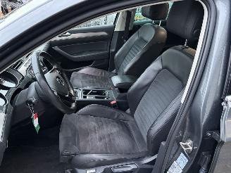 Volkswagen Passat 1.6 TDI Highline Airco NAVI Cruise PDC picture 11