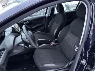 krockskadad bil auto Peugeot 208 1.0 Pure Tech Access AIRCO PDC CRUISE 2016/3