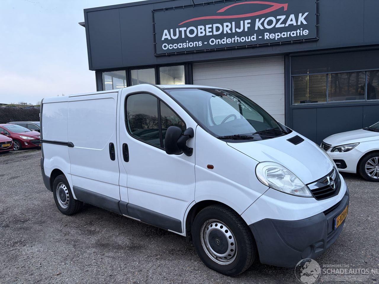 Opel Vivaro 2.5 CDTI AIRCO NIEUWE APK MARGE 3-pers.