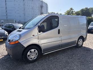 Renault Trafic 2.5 dCi L1H1 AIRCO 3-pers. NIEUWE APK picture 2