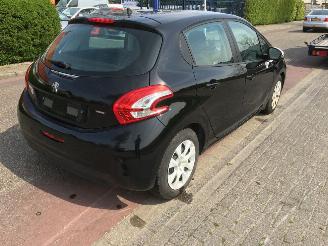 Peugeot 208 1.4 HDi Like picture 3