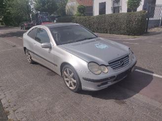 Coche siniestrado Mercedes C-klasse Sportcoupe C180 2001/3