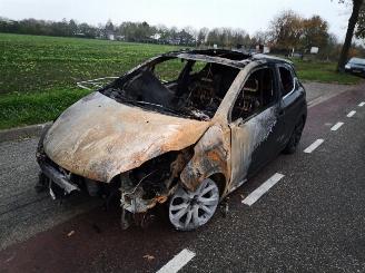 Peugeot 208 1.6 THP picture 2