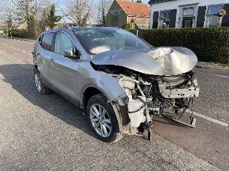 Uttjänta bilar auto Nissan Qashqai 1.2 DIG-T Tekna 2016/9