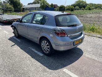 Opel Astra 1.6-16V picture 4