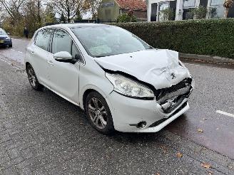 Vrakbiler auto Peugeot 208 1.6 HDi 2015/6