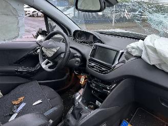 Peugeot 208 1.6 HDi picture 5