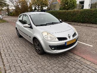 Coche accidentado Renault Clio 1.2-16V 2009/6