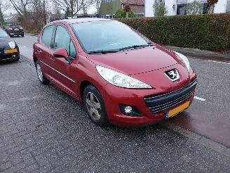 Voiture accidenté Peugeot 207 1.4-16V VTi 2011/1