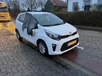 Vaurioauto  passenger cars Kia Picanto 1.0-12V 2017/1