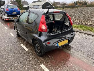 Peugeot 107 1.0-12V picture 4