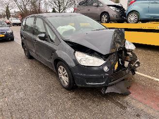 Damaged car Ford S-Max 2.0-16V Trend 2010/1