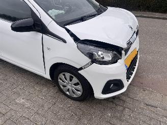 Peugeot 108 1.0-12V picture 8