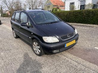 Unfallwagen Opel Zafira -A 2.2 DTi 2005/4