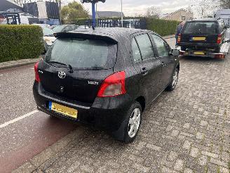 Toyota Yaris 1.3-16V VVT-i SOL picture 3