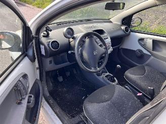 Peugeot 107 1.0-12V picture 5