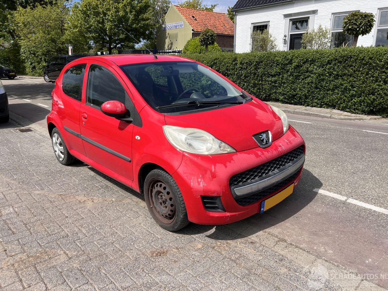 Peugeot 107 1.0-12V