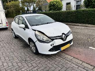 Schadeauto Renault Clio 0.9 TCe Expression 2013/6