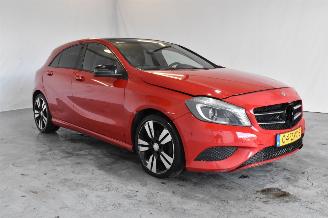 krockskadad bil auto Mercedes A-klasse 180 Ambition 2013/1