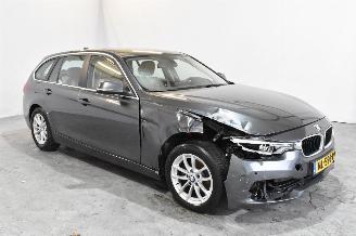 krockskadad bil auto BMW 3-serie 318i Cent.Hi.Ex. 2017/3