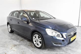 Damaged car Volvo V-60 1.6 T3 Momentum 2012/6