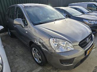 uszkodzony samochody osobowe Kia Carens 2.0 CVVT X-tra 2010/1