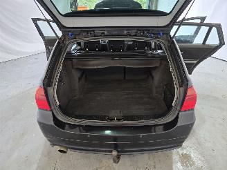 BMW 3-serie 320i Touring picture 13
