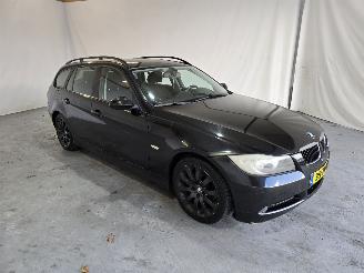 Damaged car BMW 3-serie 320i Touring 2006/2