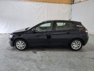 Peugeot 308 1.2 VTi Blue Lease picture 4