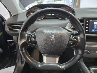 Peugeot 308 1.2 VTi Blue Lease picture 29