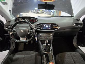 Peugeot 308 1.2 VTi Blue Lease picture 22