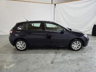 Peugeot 308 1.2 VTi Blue Lease picture 8