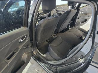 Renault Clio Estate 0.9 TCe Limited picture 19
