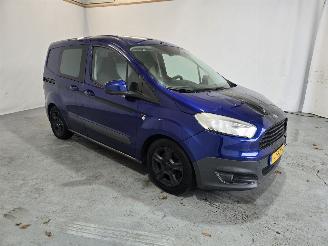 uszkodzony samochody osobowe Ford Transit COURIER 2016/3