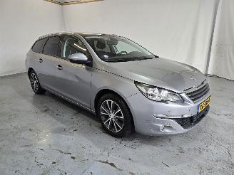 Vaurioauto  passenger cars Peugeot 308 SW 1.2 PureT.Blue L. Ex 2016/8