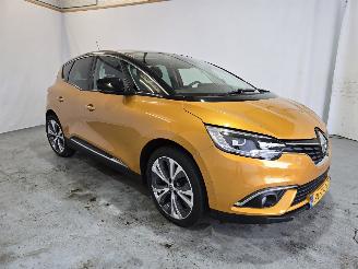 krockskadad bil auto Renault Scenic 1.2 TCe Intens 2017/12