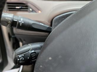 Peugeot 2008 1.6 VTi Féline picture 22