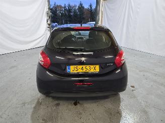 Peugeot 208 1.2 VTi Allure picture 6