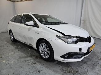 Schadeauto Toyota Auris 1.8 Hybr. Aspiration 2015/9