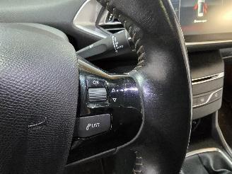 Peugeot 308 1.2 PureTech Blue Lease Premium picture 29