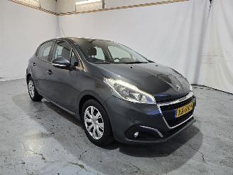 Vaurioauto  passenger cars Peugeot 208 1.2 PureT. Blue Lion 2016/7