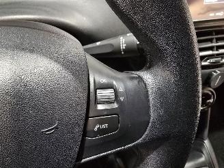 Peugeot 208 1.2 PureT. Blue Lion picture 29