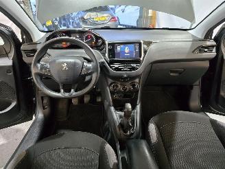 Peugeot 208 1.2 PureT. Blue Lion picture 23