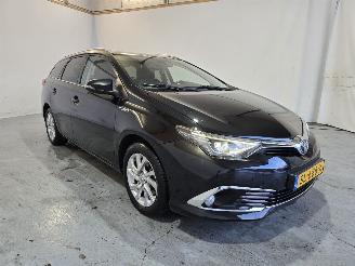 Vaurioauto  passenger cars Toyota Auris 1.8 Hybr. Executive 2018/5