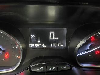 Peugeot 2008 1.2 PureTech Allure picture 18