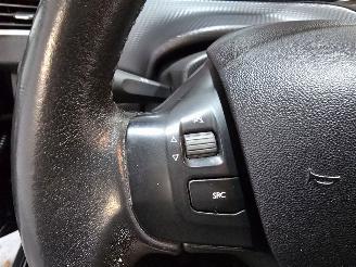 Peugeot 2008 1.2 PureTech Allure picture 25