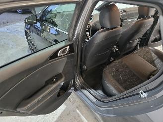 Kia Ceed 1.0 T-GDi MHEV Design Edition picture 16