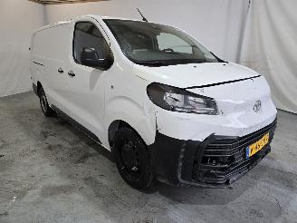 skadebil bedrijf Toyota Proace Long Worker 2.0 D-4D L2 Challenger 2024/10