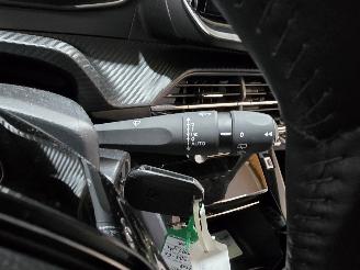 Peugeot 208 1.2 PureTech 100 Allure picture 29